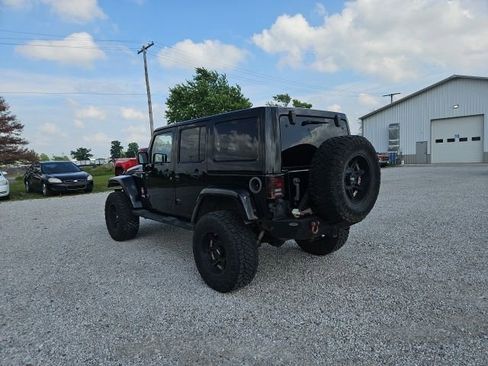 Used 2013 Jeep Wrangler Unlimited Sahara w/ Connectivity Group AWD/4WD image 8