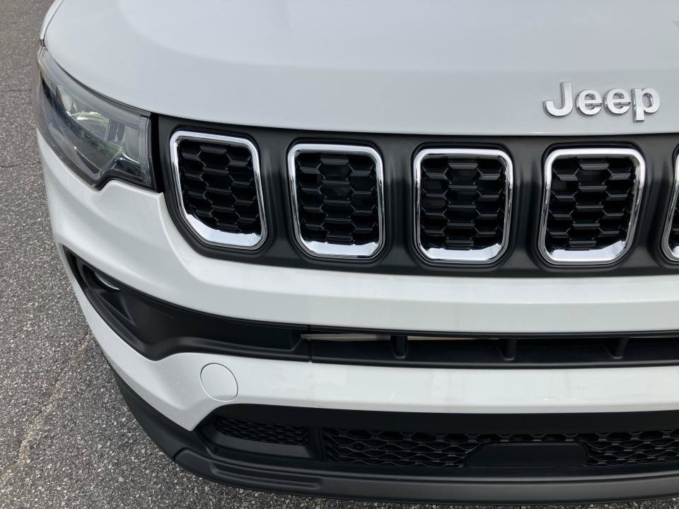 Used 2025 Jeep Compass Latitude AWD/4WD image 28