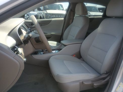 Used 2017 Chevrolet Malibu LS FWD image 18