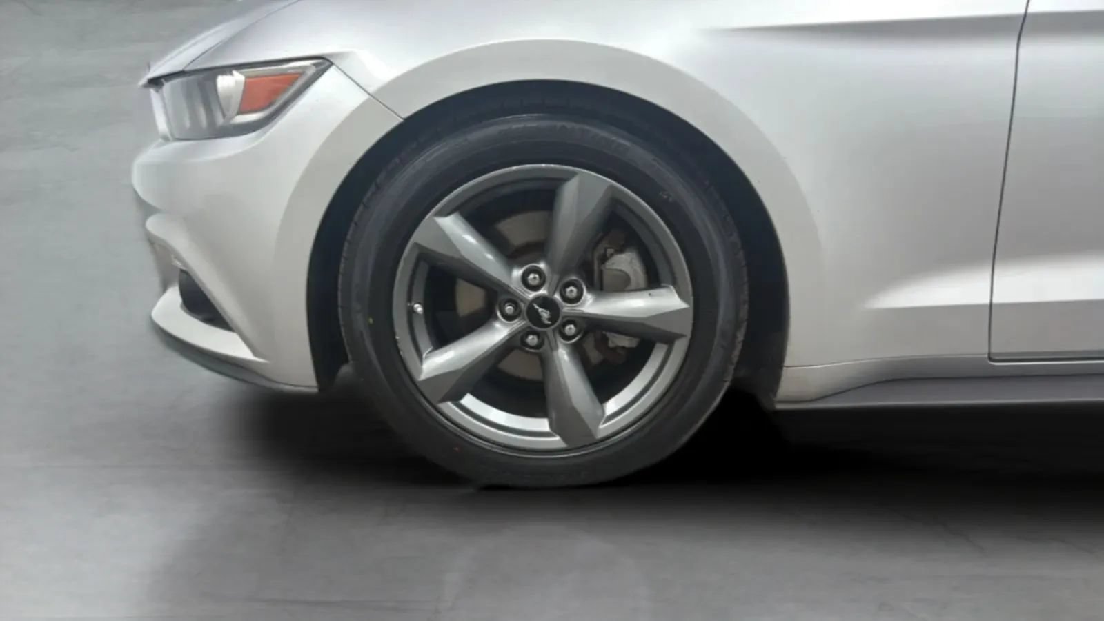 Used 2015 Ford Mustang Convertible w/ Equipment Group 051A RWD image 27