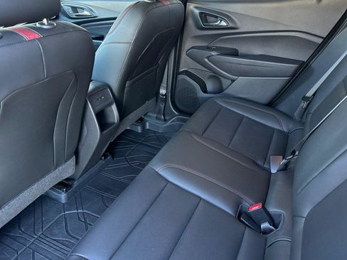 Used 2025 Chevrolet Trax RS w/ Sunroof Package image 14
