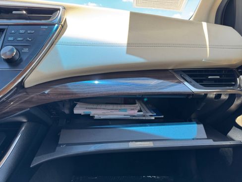 Used 2014 Toyota Avalon Limited w/ Technology Package FWD image 24