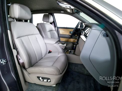 Used 2025 Rolls-Royce Phantom Sedan image 34