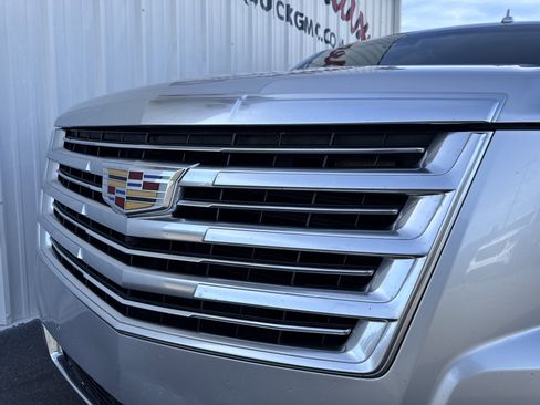 Used 2019 Cadillac Escalade ESV Platinum image 9