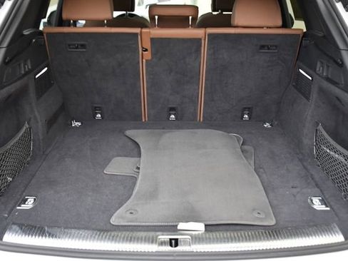 Used 2021 Audi Q5 e Prestige w/ Prestige Package image 29