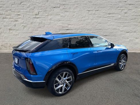 New 2026 Cadillac Optiq Luxury 1 image 5