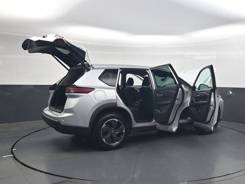 Used 2025 Nissan Rogue SV AWD/4WD image 39