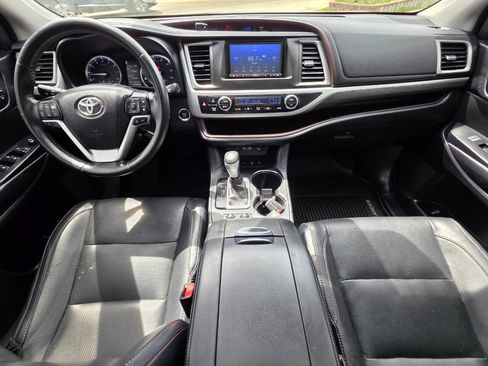Used 2017 Toyota Highlander Limited AWD/4WD image 10