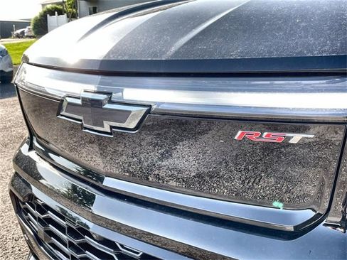 New 2025 Chevrolet Silverado EV RST image 32