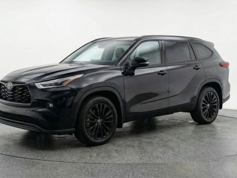 Used 2025 Toyota Highlander XSE AWD/4WD image 3