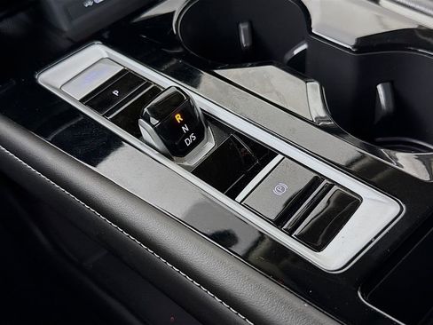 Used 2024 Volkswagen Atlas SE image 18