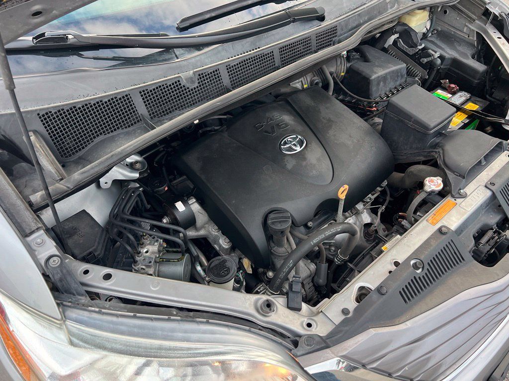 Used 2017 Toyota Sienna FWD image 43