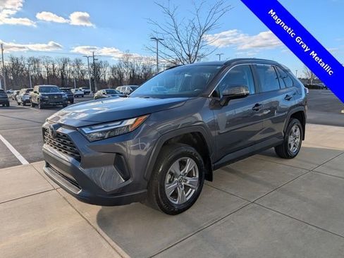 Used 2022 Toyota RAV4 XLE image 3