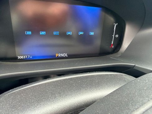 Used 2025 Ford Escape ST-Line Select AWD/4WD image 6