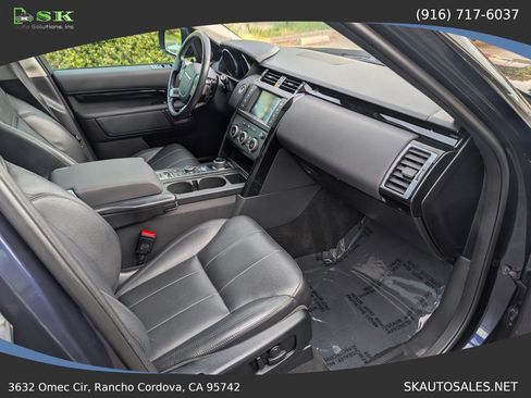 Used 2017 Land Rover Discovery SE AWD/4WD image 14