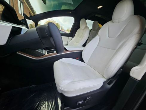 Used 2022 Tesla Model X image 38