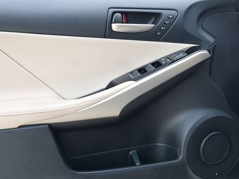 Used 2020 Lexus IS 300 w/ Premium Package image 26