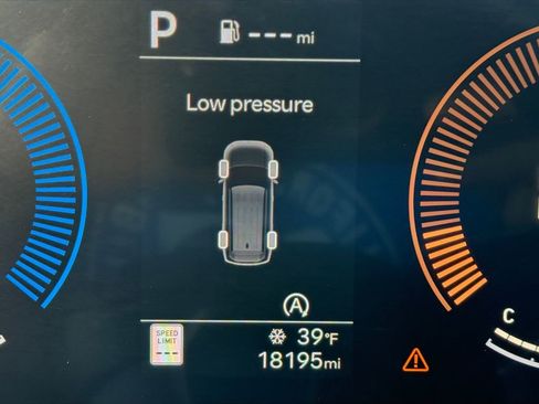 Used 2024 Hyundai Santa Fe SEL image 19