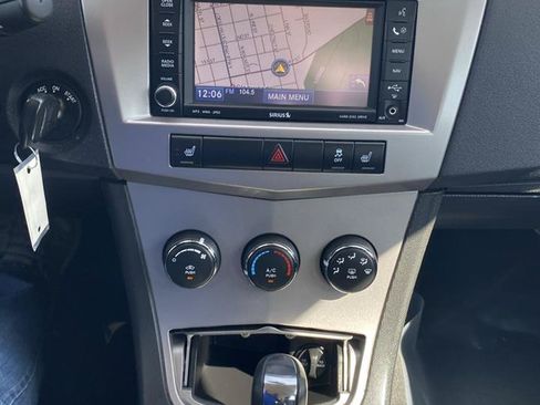 Used 2010 Chrysler Sebring Limited FWD image 21