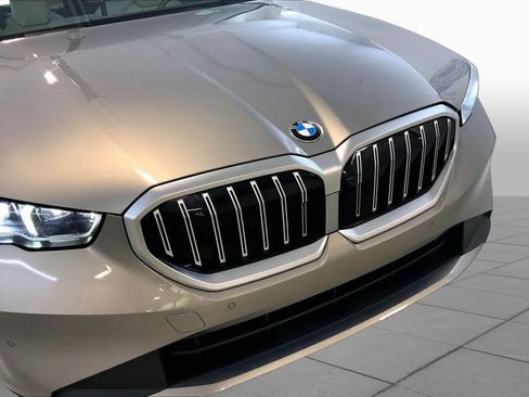 Certified 2024 BMW 530i xDrive w/ Premium Package AWD/4WD image 32