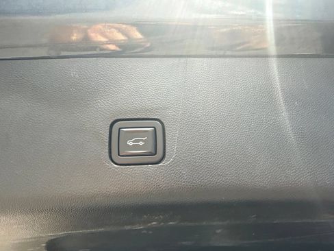 Used 2021 Chevrolet Traverse LT AWD/4WD image 15