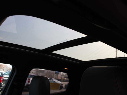 Used 2023 Chevrolet TrailBlazer RS w/ Sun and Liftgate Package image 6