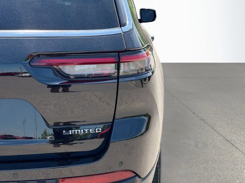 Used 2022 Jeep Grand Cherokee L Limited AWD/4WD image 11