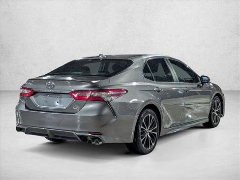 Used 2019 Toyota Camry SE image 5