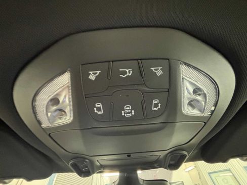 Used 2025 Chrysler Pacifica Limited AWD/4WD image 40