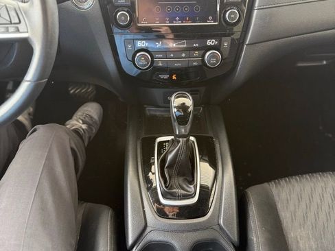 Used 2019 Nissan Rogue SV image 21