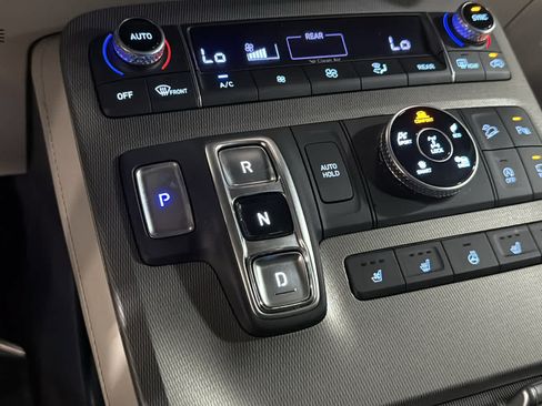 Used 2022 Hyundai Palisade Limited w/ Winter Package AWD/4WD image 17