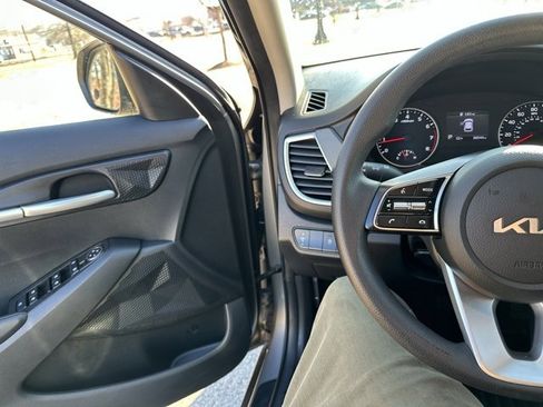 Certified 2022 Kia Seltos LX image 34