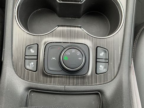 Certified 2021 GMC Acadia SLT w/ Premium Package AWD/4WD image 42