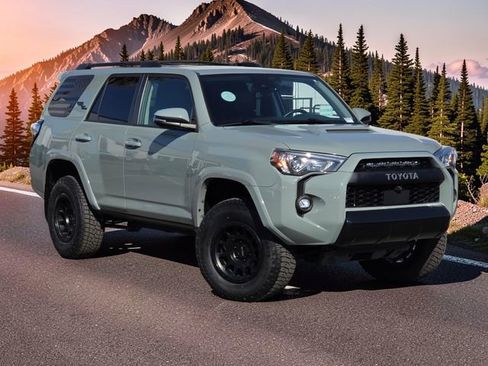 Used 2022 Toyota 4Runner TRD Off-Road Premium AWD/4WD image 2