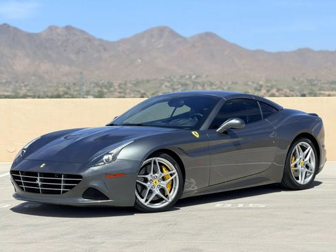 Used 2015 Ferrari California T RWD image 11