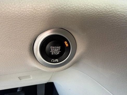 Used 2022 Chrysler Voyager LX image 30