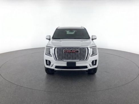 Used 2025 GMC Yukon XL Denali AWD/4WD image 5