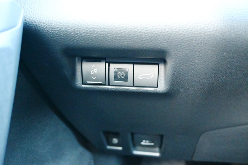 New 2026 Toyota RAV4 XSE w/ Weather Package AWD/4WD image 30