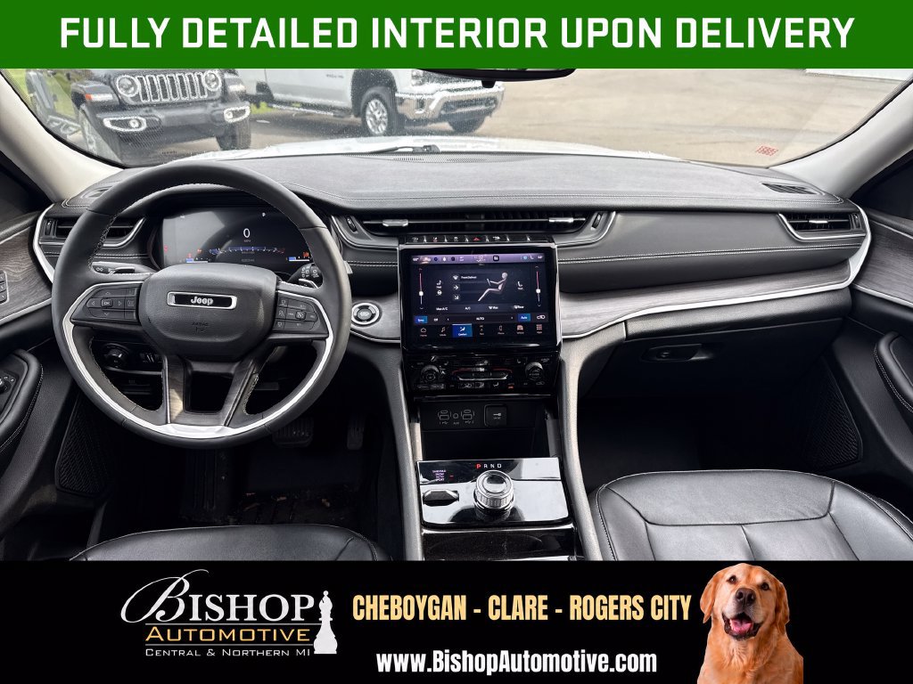 Used 2023 Jeep Grand Cherokee Limited AWD/4WD image 3