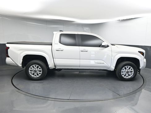 Used 2024 Toyota Tacoma SR5 image 9