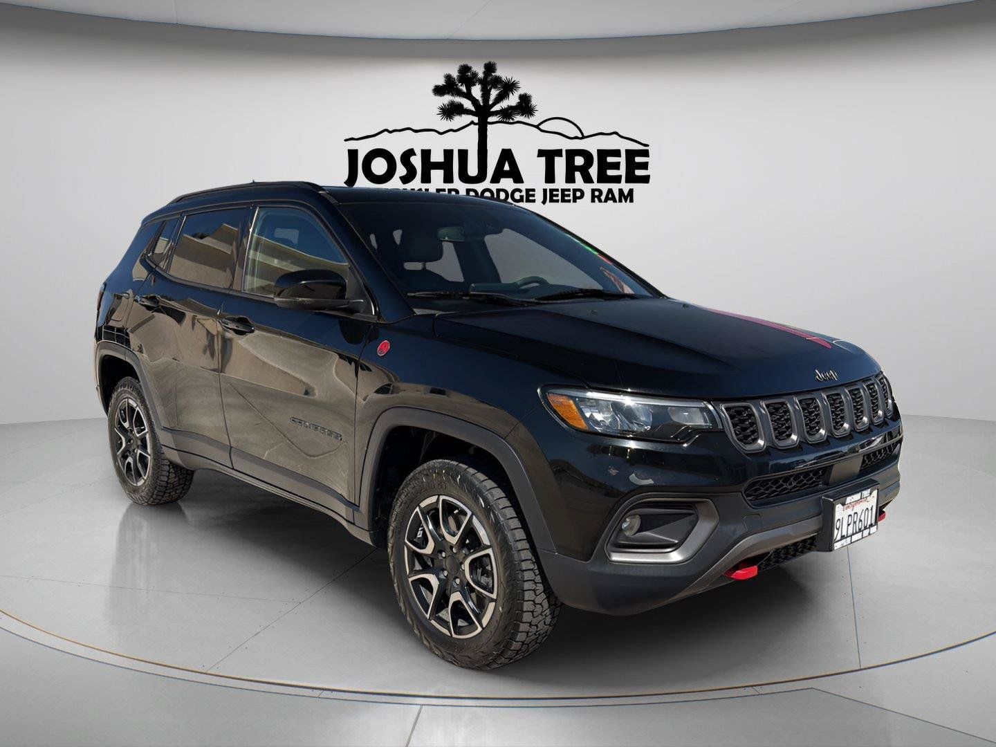 Used 2024 Jeep Compass Trailhawk AWD/4WD image 1