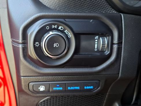 Certified 2025 Jeep Wrangler Unlimited Rubicon 4xe w/ Convenience Group AWD/4WD image 15