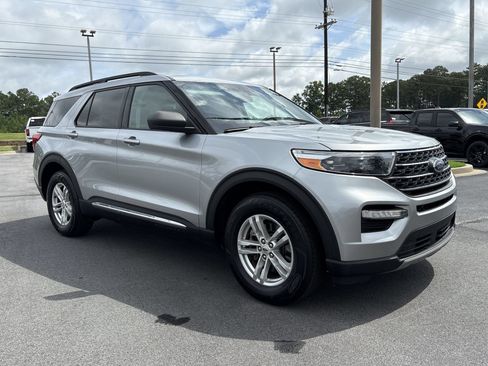 Certified 2023 Ford Explorer XLT w/ Equipment Group 202A AWD/4WD image 31