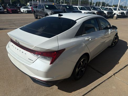 Used 2023 Hyundai Elantra Limited w/ Cargo Package FWD image 9