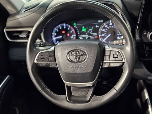 Used 2024 Toyota Highlander XLE image 27