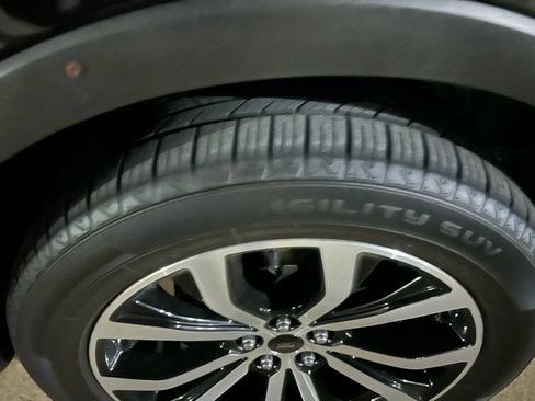 Used 2015 Ford Explorer XLT w/ Equipment Group 202A image 8