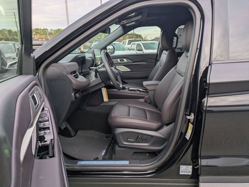 New 2026 Ford Explorer Platinum image 15