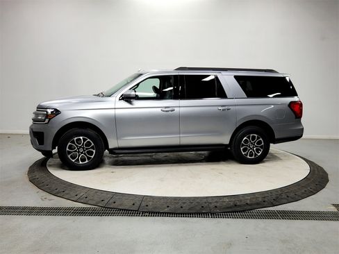 Used 2024 Ford Expedition Max XLT image 4
