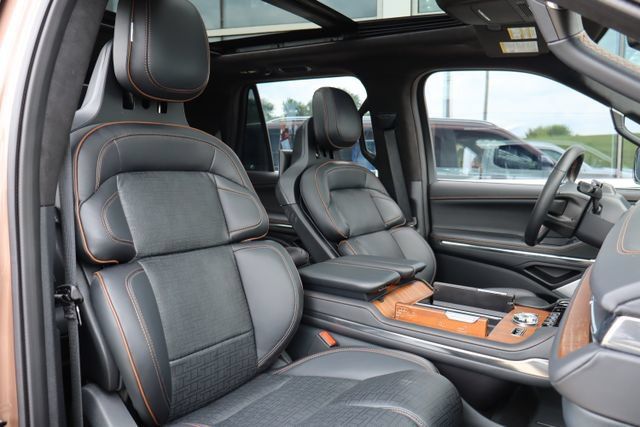 Used 2025 Lincoln Navigator Black Label AWD/4WD image 46