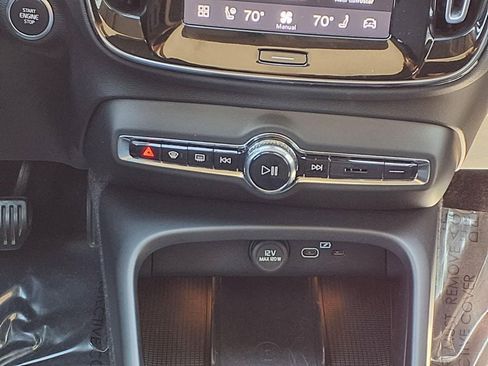 Certified 2023 Volvo XC40 B5 Ultimate w/ Climate Package AWD/4WD image 19